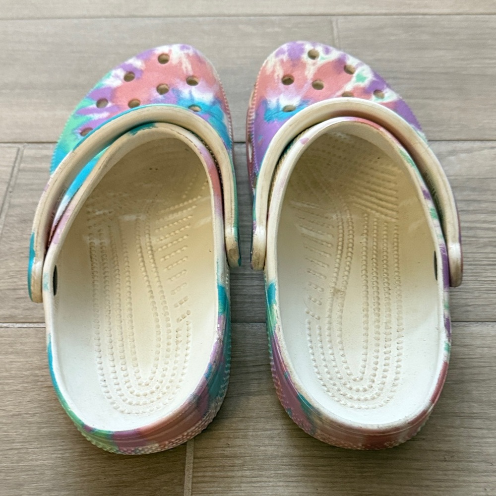 CROCS Colorful Tie-Dye Water Shoes - Picture 2 of 3
